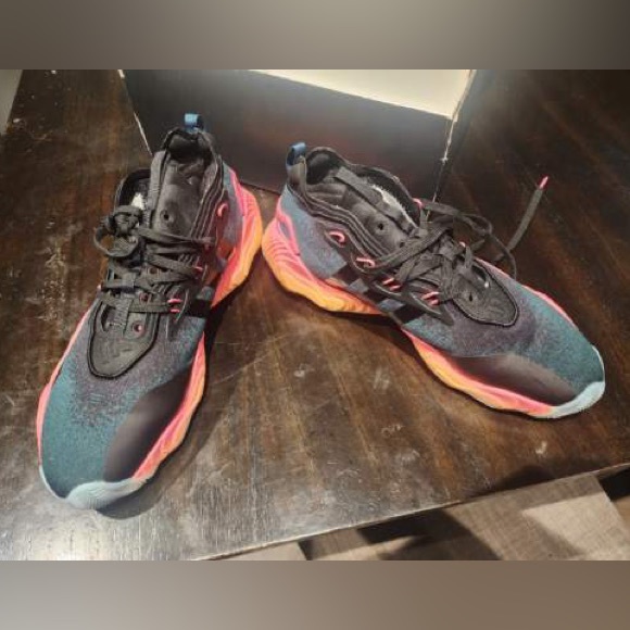 shoes just don’t fit me anymore they only been worn 3 times on court - Picture 2 of 7